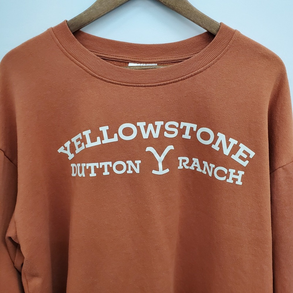 Yellowstone Dutton Ranch M Sweatshirt Pullover Crewneck Rust Western Graphic - Picture 3 of 9